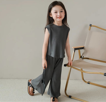Girls' Ice Silk Loose-fitting Sleeveless Shirt Top And Trousers Two-piece Set