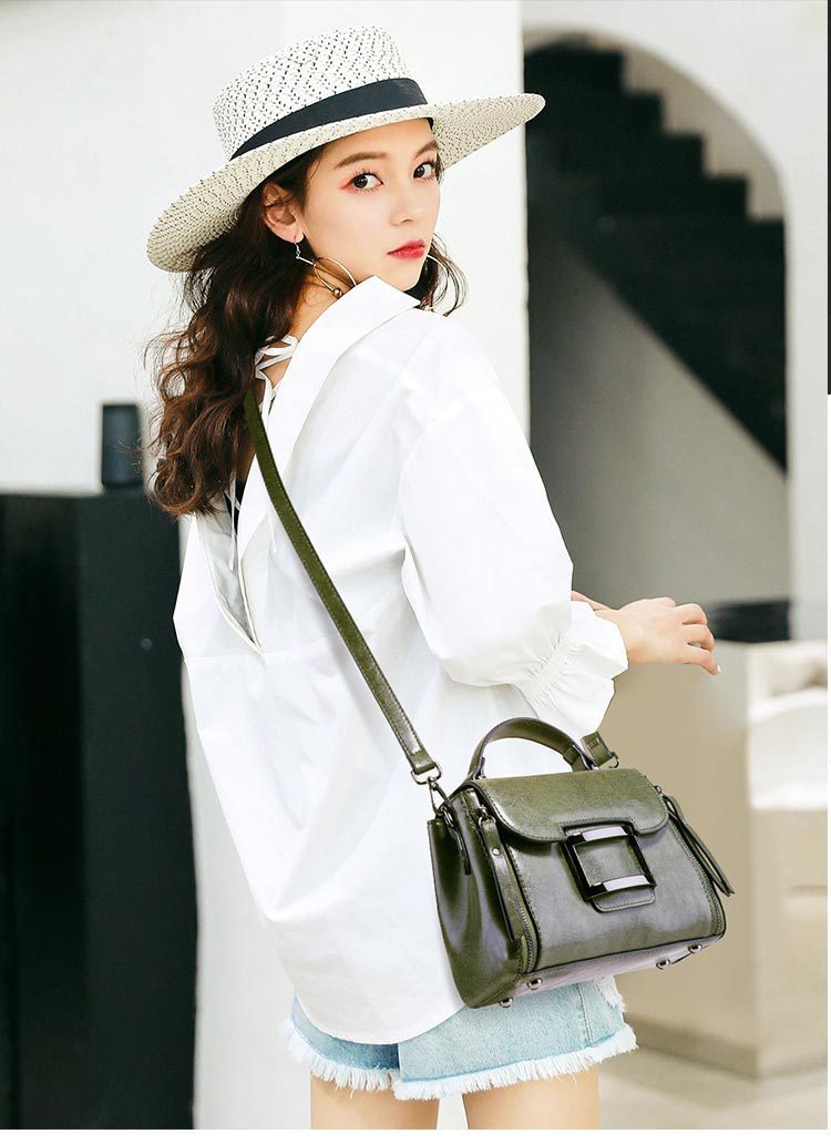 Simple shoulder bag