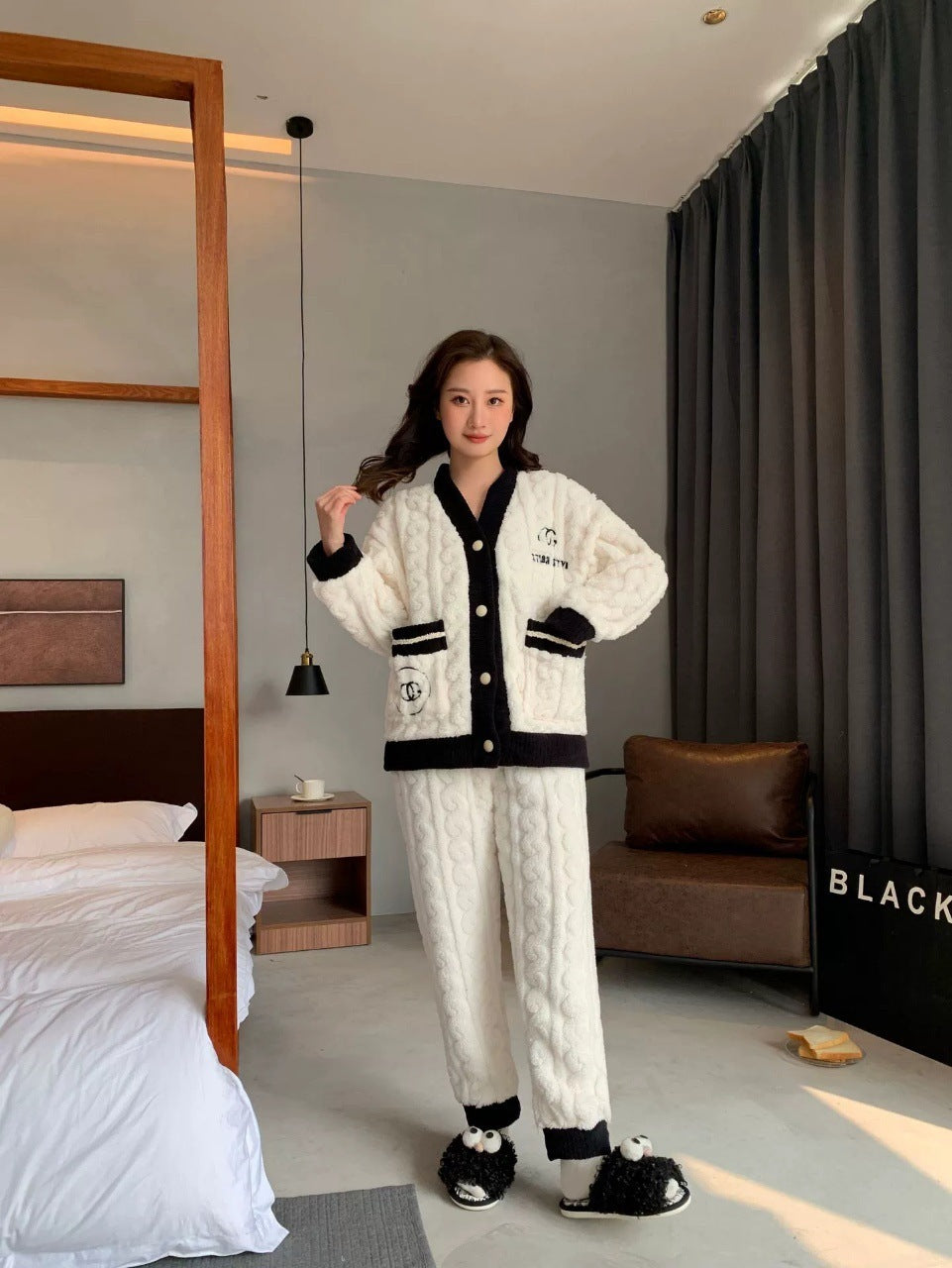 Simple Chanel Style Ladies' Homewear Thickened Coral Velvet Pajamas Suit