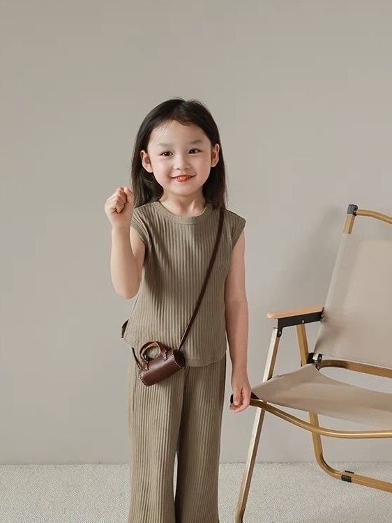 Girls' Ice Silk Loose-fitting Sleeveless Shirt Top And Trousers Two-piece Set