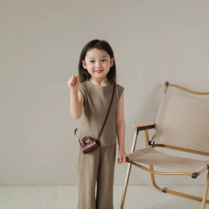 Girls' Ice Silk Loose-fitting Sleeveless Shirt Top And Trousers Two-piece Set